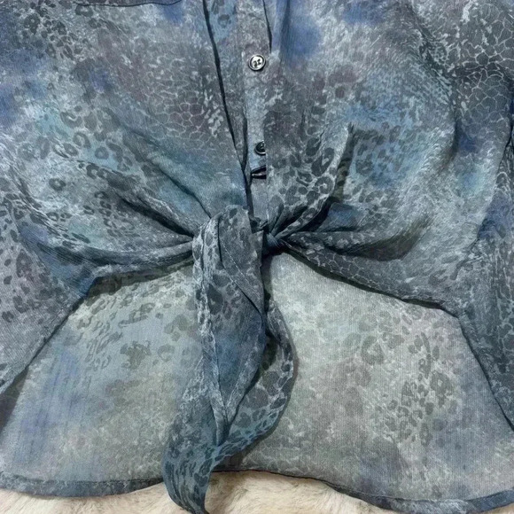 Shyanne blue/grey sheer pocket button down tie down women’s top size small NWT - Picture 8 of 14